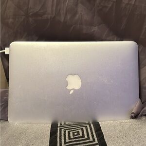 Apple MacBook in Silver